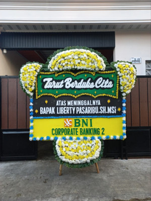 Papan Bunga Duka di Pintu Pohan Meranti