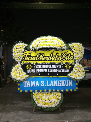 Papan Bunga Duka di Pintu Pohan Meranti
