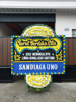 Papan Bunga Duka di Pintu Pohan Meranti